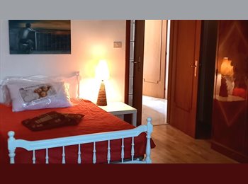 Roomgo IT - Libere 2 stanze in appartamento di ragazze lavoratrici, Ferrara - 320 € al mese