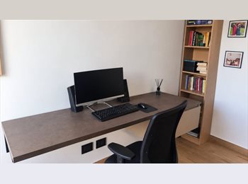 Roomgo IT - Stanza con bagno privato a Gerenzano – Comoda per Milano, Gerenzano - 450 € al mese