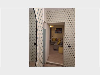 Roomgo IT - FITTASI n.2 posti letto in camera doppia per studentesse, Napoli - 375 € al mese