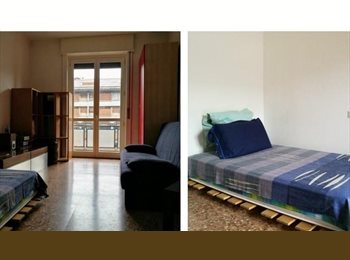 Roomgo IT - STANZA uso SINGOLA con BALCONE, Centrale - Loreto - 680 € al mese