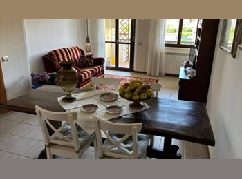 Roomgo IT - Stanza singola con bagno in appartamento accogliente- solo donne, Barberino di Mugello - 450 € al mese