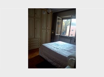 Roomgo IT - Affitto stanza per due persone in appartamento grande cucina e bagno in comune ampio salone e balcon, Como - 500 € al mese