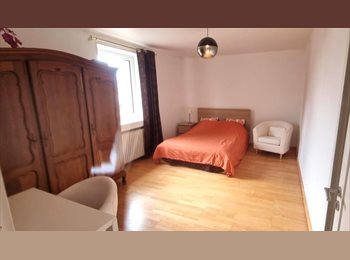 Appartager LU - COSY SUITE ROOM WITH HIS PRIVATE BATHROOM/TOILET in a Big house, Luxembourg Ville - 1.550 € / Mois