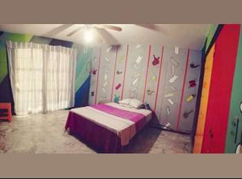 Roomgo MX - cuarto atrás de Expo GDL, Guadalajara - MX$2,600 por mes