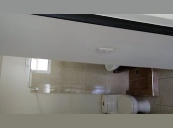Roomgo MX - Celaya Cuartos Amueblad P Profesionistas C Baño Frente a Jardin y Terraza en privada, Celaya - MX$3,100 por mes