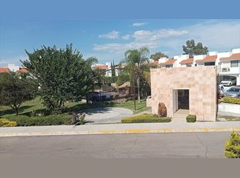 Roomgo MX - Celaya Cuartos Amueblad P Profesionistas C Baño Frente a Jardin y Terraza en privada, Celaya - MX$3,100 por mes