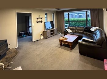 Roomgo NZ - Pukete, Hamilton – Private Room & Bathroom – Available Now, Hamilton - $250 pw