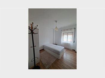 Roomgo PT - Quarto individual menina, Porto - 375 € Por mês
