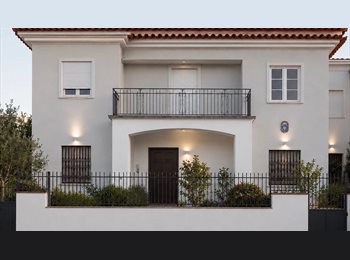 Roomgo PT - Quarto para arrendamento em Linda A a velha, Lisboa - 550 € Por mês