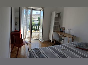 Roomgo PT - Quarto em Lisboa individual luminoso com varanda numa casa de total 3 pessoas e despesas incluidas, Lisboa - 450 € Por mês