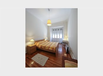 Roomgo PT - Quarto amplo luminoso varanda centro lLisboa, Lisboa - 720 € Por mês
