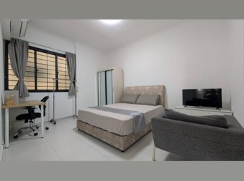 Roomgo SG - Renovated Bedroom with personal bathroom for Rent at Chinatown, Outram - $2,000 pm