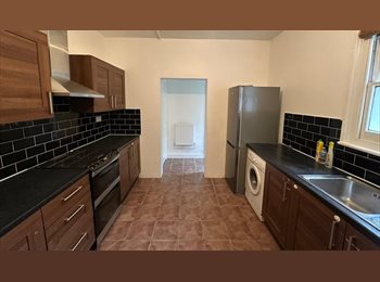 Roomgo UK - Well located 2 bed flat situated in London N8, Crouch End - £2,750 pcm