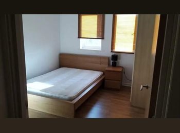 Roomgo UK - Small/Medium, Ensuite, Double, Salford Quays, Spinningfields - £450 pcm