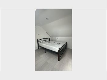 Roomgo UK - Single Room and Double Rooms available starting £400, East Ham - £400 pcm