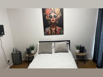 Roomgo UK - Newly refurbished Room in a Shared House, Axdane, HU6, Cottingham - £477 pcm
