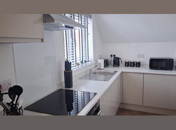 Roomgo UK - Recently Refurbished En-Suite Rooms in 5-Bed shared house, Basildon - £750 pcm
