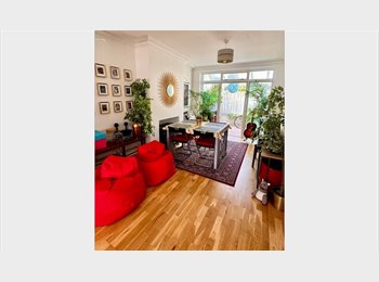 Roomgo UK - Spacious Furnished Double Room | Croydon | Bills Inc., Selhurst - £900 pcm