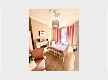 Roomgo UK - Two Large  Bedrooms  ( 18& 22m² )| Warm Renovated Home  | Bills Included, Bootle - £570 pcm