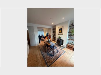 Roomgo UK - Double Room In lovely house with big garden, Walthamstow - £1,000 pcm