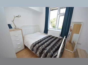 Roomgo UK - 2-MONTH SHORT LET ONLY | 28 OCT–28 DEC | Double room in Swiss Cottage, St John's Wood - £1,170 pcm
