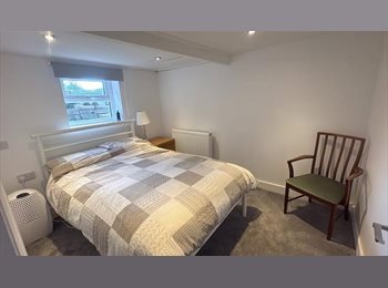 Roomgo UK - 2 Rooms to rent, Huddersfield - £450 pcm