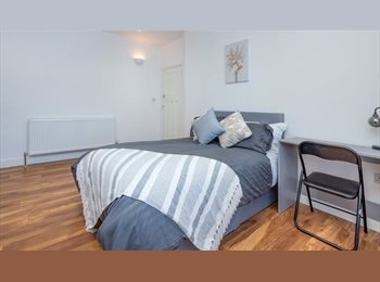 Roomgo UK - Large Modern Room - Short term (Max 3 months) - Off Street Parking, STN 5mins walk, Shooter's Hill - £795 pcm