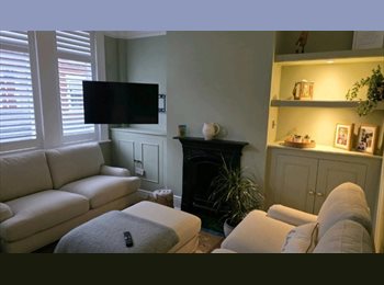 Roomgo UK - Lovely double bedroom to rent near Royal Derby and University, Darley - £450 pcm