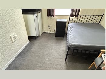 Roomgo UK - Double room to let, Dudley - £480 pcm