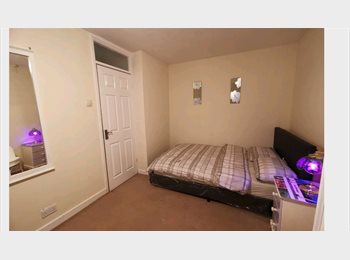 Roomgo UK - LOW DEPOSIT LARGE  DOUBLE RM BILLS INCLUSIVE, Chatham - £600 pcm