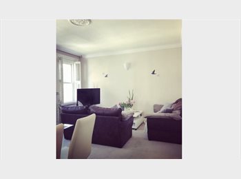 Roomgo UK - Single room with semi double bed, Mayfair - £1,300 pcm