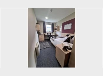 Roomgo UK - Looking for a replacement tenant at 35 Buchanan View, Glasgow - £641 pcm
