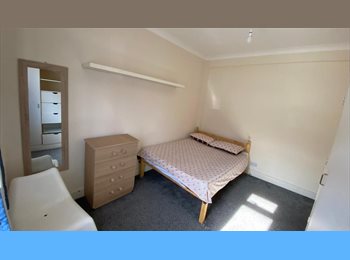 Roomgo UK - Beautiful, Clean & Peaceful Room in Croydon, South Norwood - £800 pcm