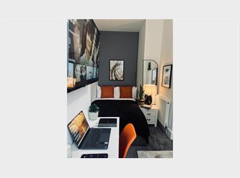 Roomgo UK - LUXURY HI SPEC DOUBLE ENSUITE CO-LIVING FOR WORKING PROFESSIONALS, Breightmet - £750 pcm