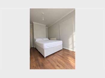 Roomgo UK - Spacious Double Room in Newly Renovated Home – Bills Included, Northolt - £950 pcm