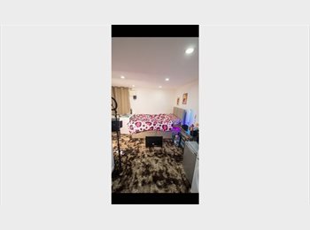Roomgo UK -  Modern Garden Studio - Bills Included, St Mary Cray - £1,200 pcm