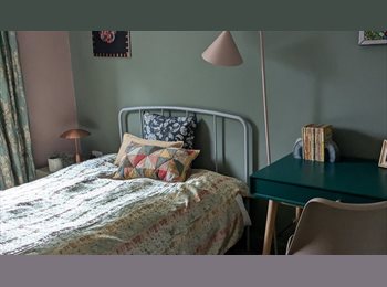 Roomgo UK - Lovely room in lovely house!, Godalming - £755 pcm