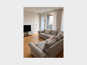 Roomgo UK - 2 Spacious En-Suite Rooms in Modern 3bed/3bath Holland Park Flat, Shepherds Bush - £1,595 pcm