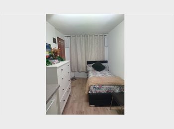 Roomgo UK - Studio style En-Suite Room with Private Entrance & Kitchenette – Hounslow, TW5, Cranford - £850 pcm
