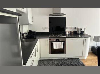 Roomgo UK - Newly Decorated Home -Double Room For Rent, Bowes Park - £900 pcm