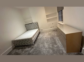 Roomgo UK - Newly Decorated Home -Double Room For Rent, Bowes Park - £900 pcm