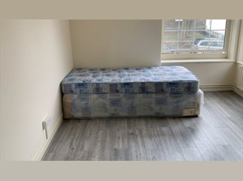 Roomgo UK - 2 Furnished Double Rooms in Shared House near Elephant & Castle – £950/month, Elephant and Castle - £950 pcm