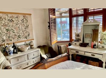 Roomgo UK - 3 LOVELY ROOMS IN CHARACTER BRIGHTON HOME - BILLS INCLUDED, Withdean - £750 pcm