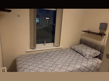 Roomgo UK - Spacious Room to Rent in Paignton – Friendly, Comfortable Home, Paignton - £650 pcm