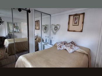 Roomgo UK - Large room to let, Potsea - £700 pcm