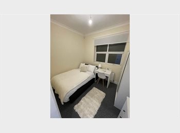 Roomgo UK - Luxurious Double Room Ensuite In Ilford Hotspot, Loxford - £800 pcm