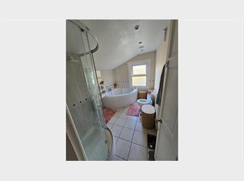 Roomgo UK - Double Room For Rent - Upper Edmonton, Upper Edmonton - £800 pcm