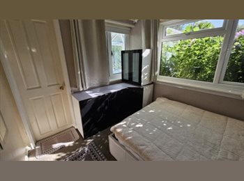 Roomgo UK - SMALL DOUBLE ROOM, Addlestone - £735 pcm