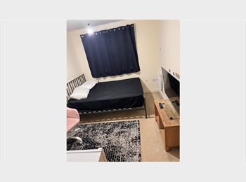 Roomgo UK - 1 Bed, 1 Bath in Grays Town Centre, RM17, Grays - £800 pcm