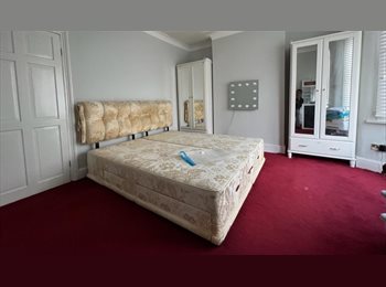 Roomgo UK - Stunning, Spacious Master Room in Leyton E10, Leyton - £950 pcm